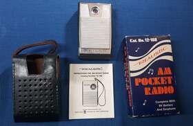 12-168 Realistic Am Pocket Radio Cat. No. Shack Leather Case Vintage