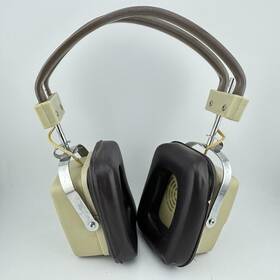 12-191a Realistic - Radio Shack Tandy 1985 Transistor Am Headphones Works