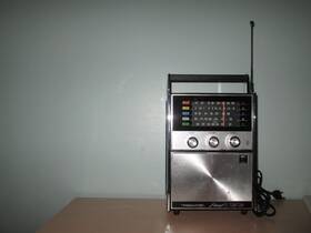 Astronaut-5 Realistic 12-742 Model Am/fm/vhf/air/shortwave Portable Radio