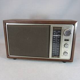 Mta-12-693 Realistic Tabletop Am/fm Walnut Wood Grain Radio Excellent Condition