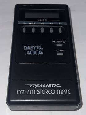 12-137 Realistic/tandy/radio Shack Am/fm Stereo Mate Pocket Vintage Black Model