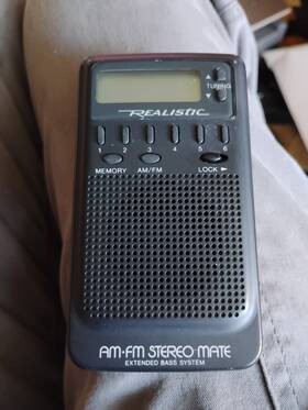 12-169 Realistic/tandy/radio Shack Am/fm Stereo Mate Pocket Vintage Black Model