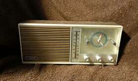 3356 Realtone Vintage 2 Speaker Solid State Table Top Am/fm Retro Radio Mcm Works 3356 Realtone Vintage 2 Speaker Solid State Table Top Am/fm Retro Radio Mcm Works