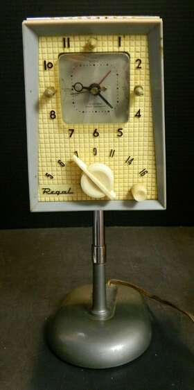 C-473 Regal Vintage Unique Model Clock Radio On Microphone Stand 1954 Vg