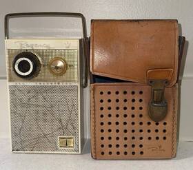 Tr-99 Regency Vintage World Wide Radio With Leather Case Tr-99 Regency Vintage World Wide Radio With Leather Case