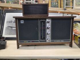 Re-1050 Ross Vintage 1970s Solid State Am/fm Radio Model Re-1050. Tested Works