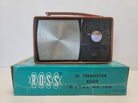 Re-140 Ross Portable Radio 14 Transistor Am/fm With Box And Booklet