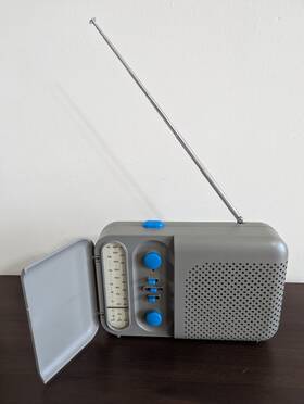 1025687 Ross Re-5050 British Radio Fm Mw/am Lw #1025687. Works But Has Scratchy Vol 1025687 Ross Re-5050 British Radio Fm Mw/am Lw #1025687. Works But Has Scratchy Vol