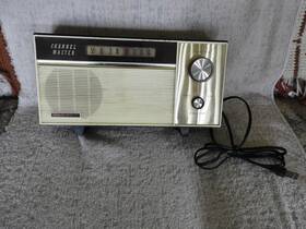 6447 Sanyo Vintage Am Radio - Channel Master Model Solid State Works
