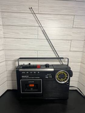 M2402-2 Sanyo Vintage 1978 Black Am/fm Radio Cassette Recorder Player For Repair