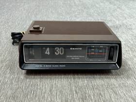 Rm5022 Sanyo Vintage Flip Clock With Am/fm 2 Band Radio As-is No Sound