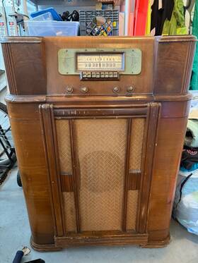 101.672-1a Sears 1946 Silvertone 6093 Console Radio