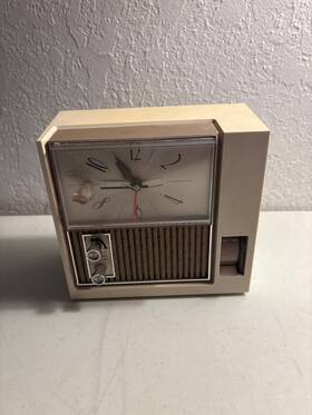 132.20820100 Sears Vintage Transistor Radio Alarm Clock Solid State Am Fm Works
