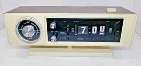 132.20860100 Sears 70s Transistor Flip Clock Radio Model 2086 Am/fm Alarm Off White-wood