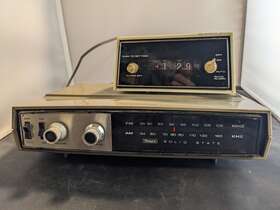 132.20890000 Sears Vintage Silvertone Flip Clock Am Fm Radio Alarm