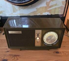 132.600201 Sears Silvertone Transistor Radio 8001 Instant Sound Working