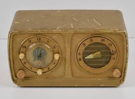 132.896 Sears 1950s Silvertone Am Radio Mid Century Mcm Repainted Gold Powers On