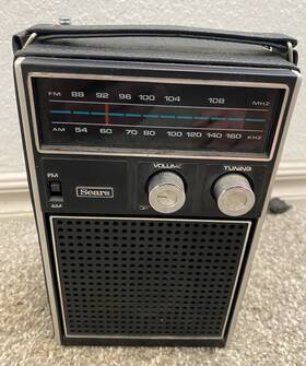 174.22420400 Sears Vintage And Roebuck Co Am Fm Band Radio Model 17422420400