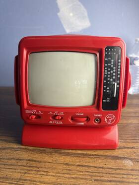 210018 Sears Vintage Red 5 Inch Portable Tv Am/fm Radio Model Not Working For Parts