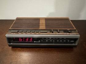 225.23340 Sears Vintage 1980s Am/fm Clock Alarm Radio 350