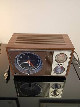 23010 Sears 1980s Am Fm Clock Radio 667