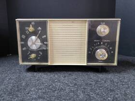 4032-charcoal Sears Vintage Silvertone Working Clock Radio