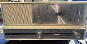 4044 Sears Vintage Silvertone Ivory Am Clock Radio Works