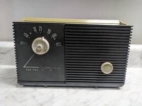 528.33300 Sears Silvertone Dur-pac 8214 Model Portable Tube Radio Working