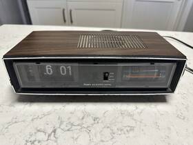 564.23530500 Sears Solid State Am/fm Flip Clock Radio Wood Grain Hong Kong - Tested And Works