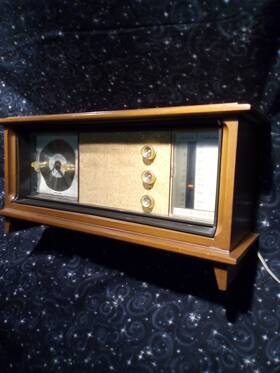 6049 Sears Silverstone Tabletop Radio