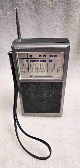 667.24042450 Sears Model Number A.m. Fm Radio Tested Working