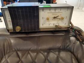 9024 Sears Roebuck And Co. Vintage Silvertone Am Clock Radio Model Brown 6 Tube Mid-century