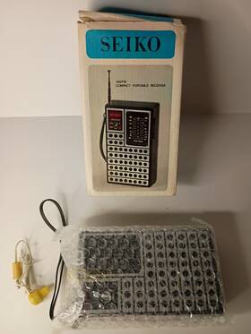 Seiko D-2381a Solid State Am/fm Portable Radio Model New Still In Package