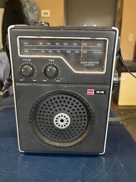 Fx-2110 Sharp Model No 2 Band Radio