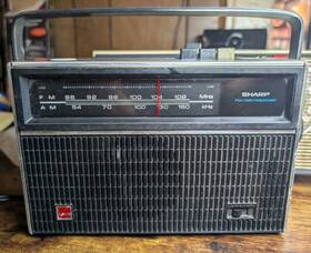 Fy-302 Sharp Rare Vintage Portable Solid State Radio - Works
