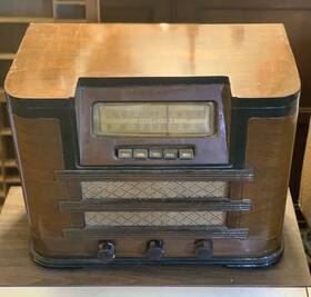 110.421 Silvertone Rare Wooden Tube Radio #110.421 Works Antique Plugs In