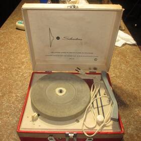 3250 Silvertone Vintage Red And White Record Player Phonograph #3250 Working Condiotion