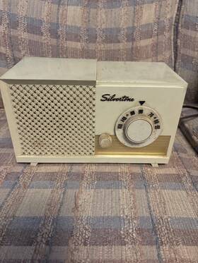 43726-1 Silvertone Vintage Radio Model