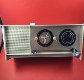 5033 Silvertone Vintage Sears Mcm Clock Tube Am Radio Model Ivory Tested Works