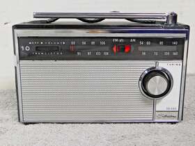5217 Silvertone Am/fm Afc Transistor Radio Works Great