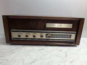 6022 Silvertone Vintage Sears Roebucks Walnut Am Fm Tube Table Top Radio