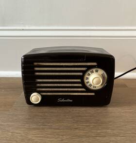 N24347 Silvertone Tube Radio With Metal Body Model 1 Sears