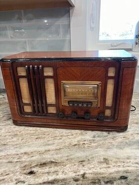 R1261 Silvertone Vintage Sears Roebuck Radio Lights Up But Does Not Work