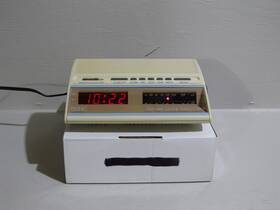 Crx7 Sonic Vintage Digital Clock Radio With Alarm