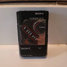 Icr-101 Sony 39747 Rare Vintage Am Pocket Card Radio With Charging Dock Icr-101 Sony 39747 Rare Vintage Am Pocket Card Radio With Charging Dock