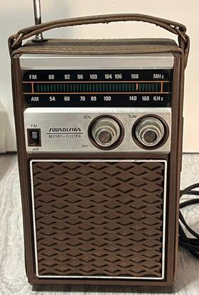 2223b Soundesign Vintage Model Solid State Fm/am Portable Radio Hong Kong Works