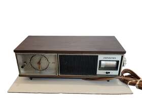 3409 Soundesign Vtg Radio Sound Design Model #3409- Clock Am/fm Wood Alarm Tested Works