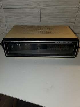3453b Soundesign Vintage Flip Clock Am/fm Radio Works Tested