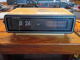 3453c Soundesign 1976 Sound Design Model Am Fm Flip Clock Radio - Works Doesnftt