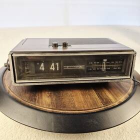 3545-b Soundesign 3545b Vintage Flip Radio Clock Model Works Does Not